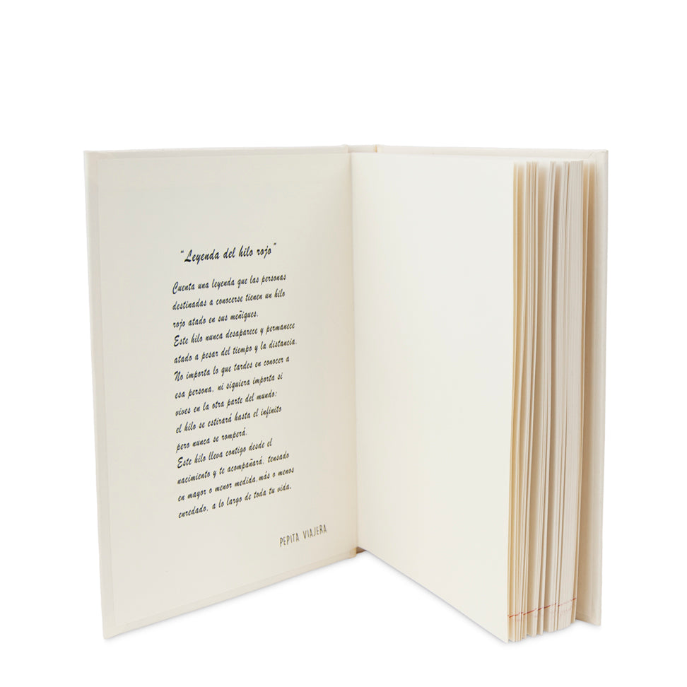 Pack Niji con cuaderno, vela, taza y botella del Hilo Rojo.