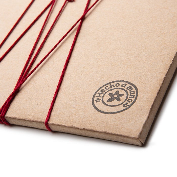 Pack Láminas de la leyenda del hilo rojo marca Pepita Viajera detalle esquina packaging