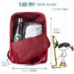 Medidas de la mochila modelo saludos del mundo hecha con materiales reciclados en color rojo de la marca Pepita Viajera