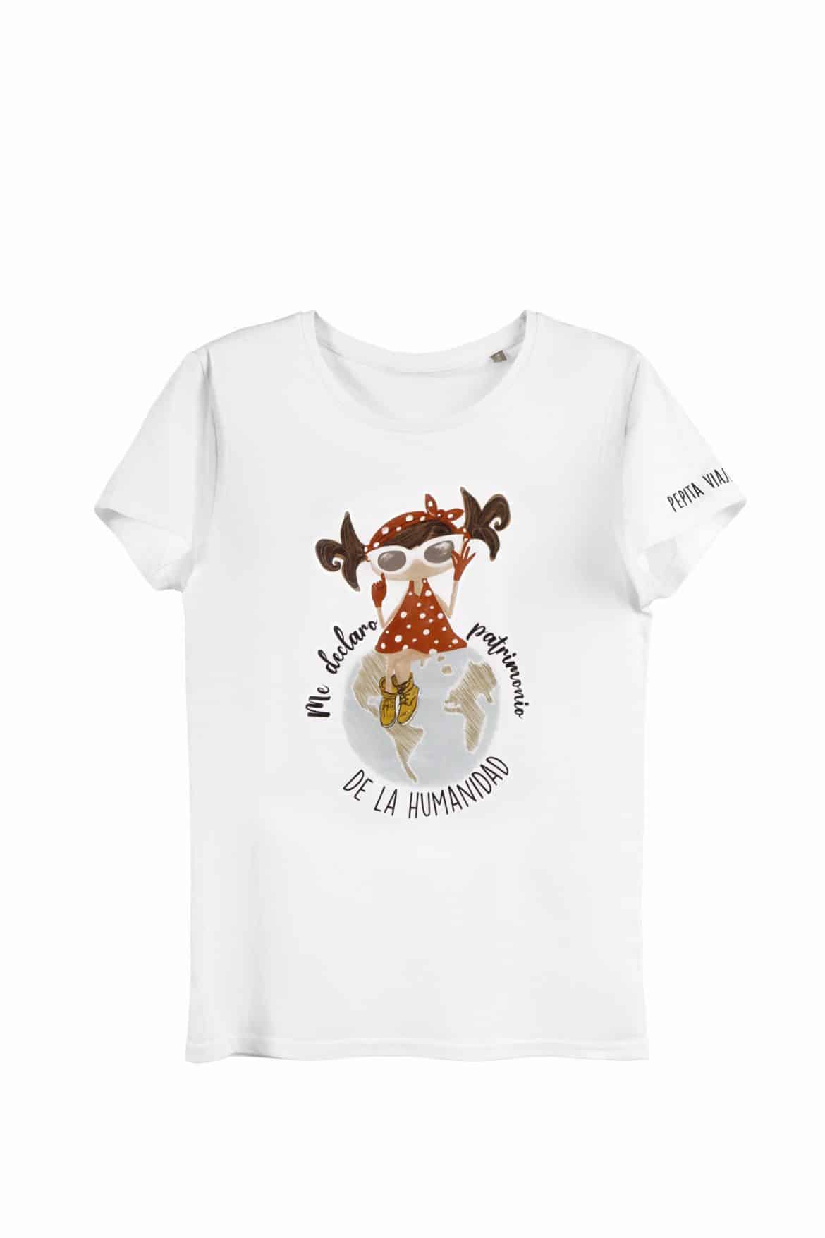 Camiseta de algodón orgánico de la marca Pepita Viajera en color blanco para aquellos que se declaran Patrimonio de la humanidad. Vista general de producto