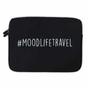 Funda de ordenador en trece o quince pulgadas de la marca Pepita Viajera modelo #moodlifetravel, vista frontal