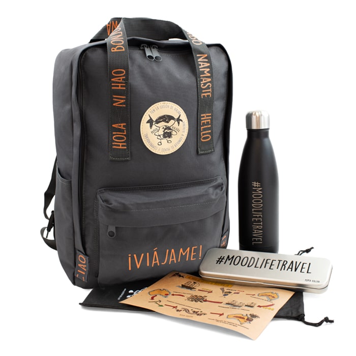 Pack City de la marca Pepita Viajera compuesto por una mochila, una botella térmica y un estuche metálico portatodo a tu elección