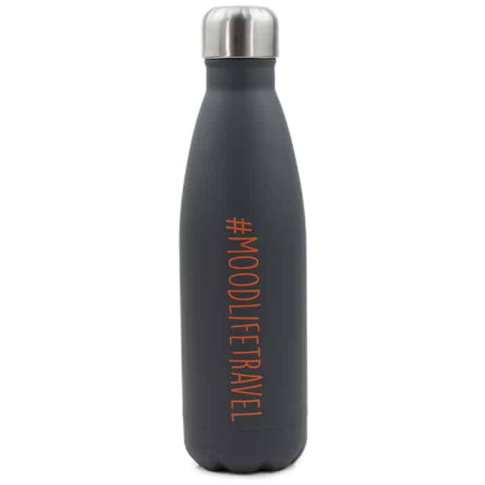 Vista frontal de la botella térmica de acero inoxidable de la marca Pepita Viajera modelo #moodlifetravel color gris