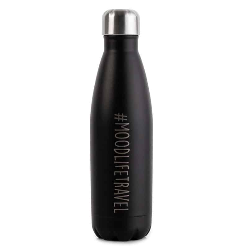 Vista frontal de la botella térmica de acero inoxidable de la marca Pepita Viajera modelo #moodlifetravel color negro