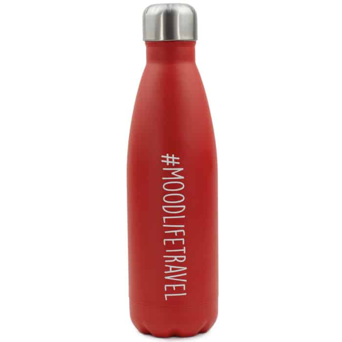 Vista frontal de la botella térmica de acero inoxidable de la marca Pepita Viajera modelo #moodlifetravel color rojo