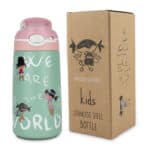 Detalle packaging botella infantil termica colección saludos del mundo marca Pepita Viajera